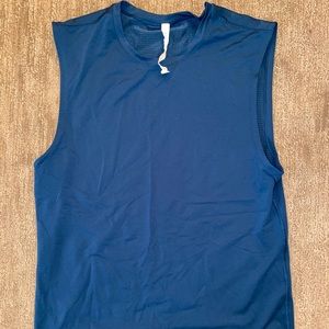 Men’s Lululemon cut off shirt size Large